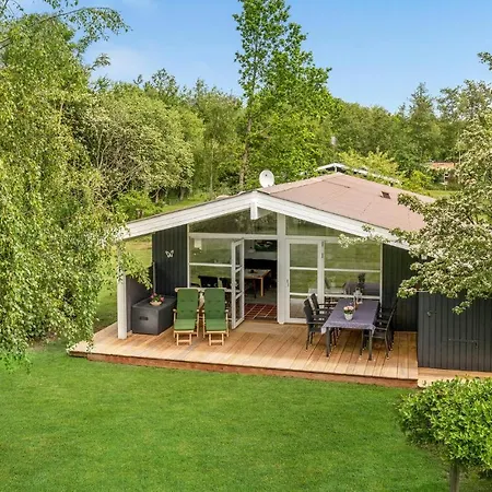 Three-bedroom In Feriehus Nordenbro Vesteregn