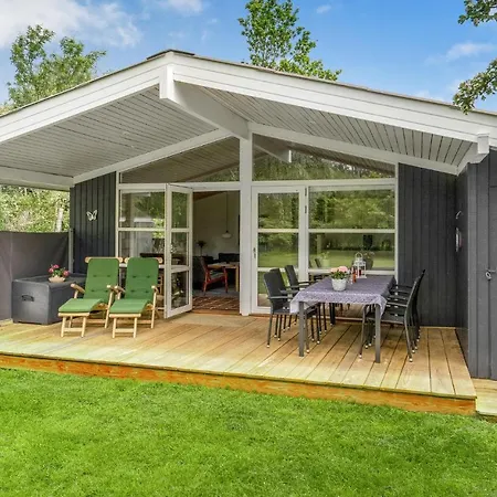 Three-bedroom In Feriehus