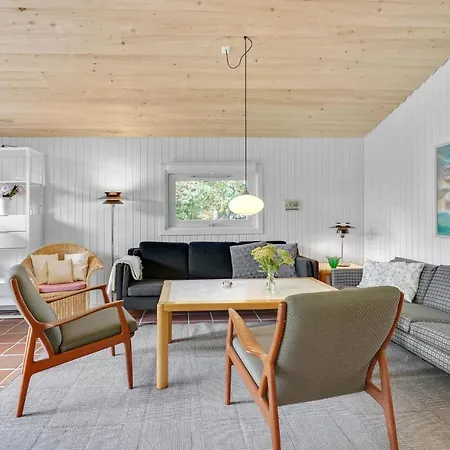 Feriehus Three-bedroom In Nordenbro Vesteregn