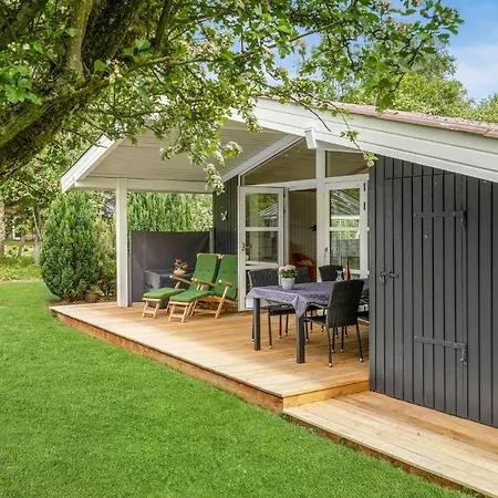 Three-bedroom In Feriehus *