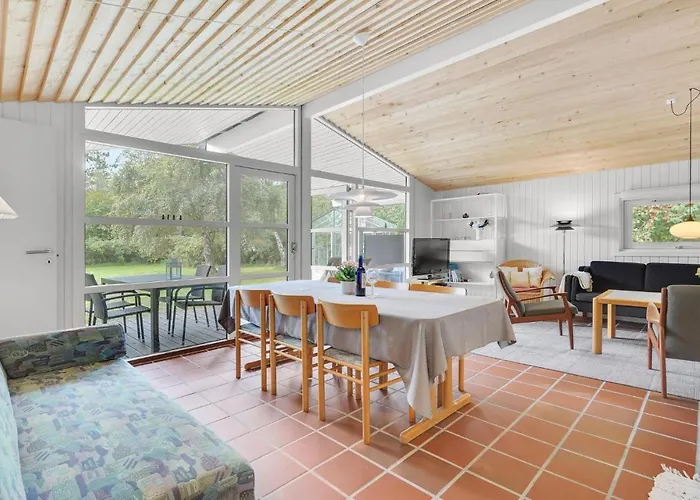 Three-bedroom In Σπίτι διακοπών Nordenbro Vesteregn