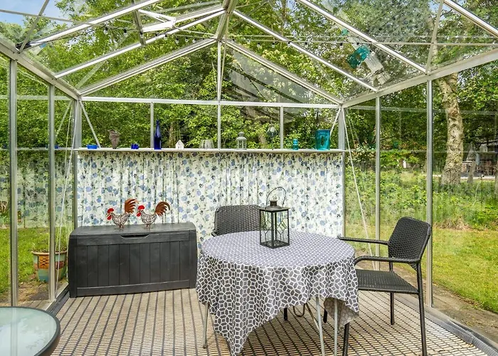 Three-bedroom In Vakantiehuis *